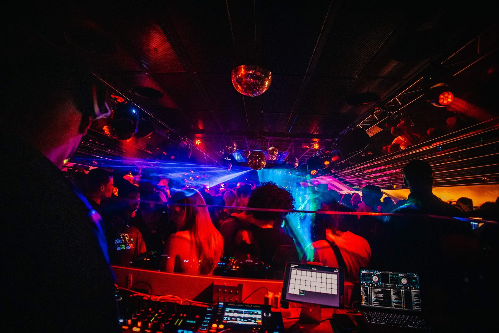 Boîte de nuit — dancefloor
